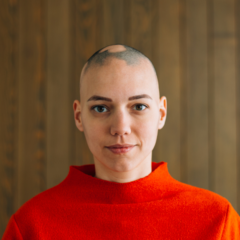 woman with alopecia
